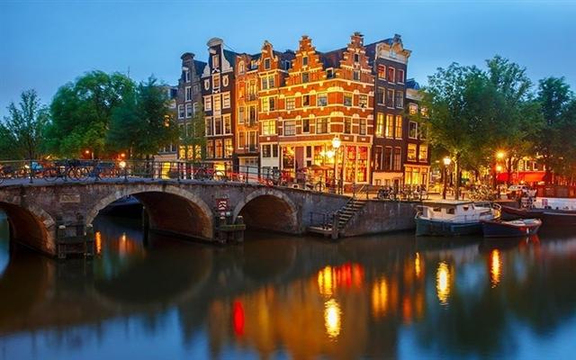 Thành phố với những con kênh - Amsterdam, Hà Lan, luôn thu hút du khách ở mọi lứa tuổi.