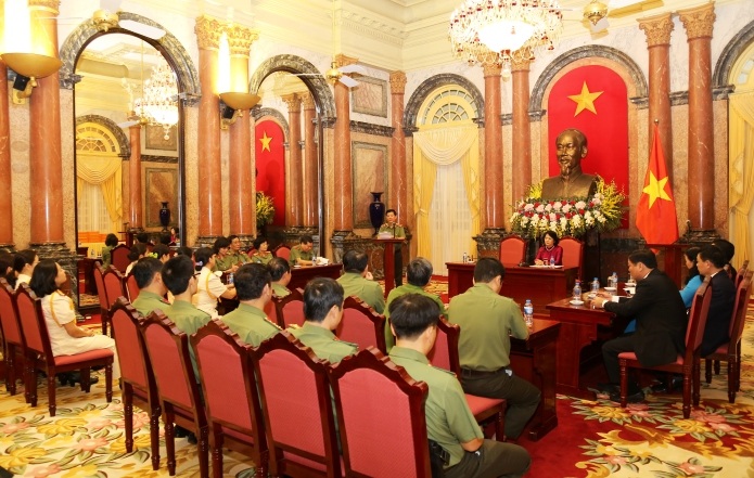 Thứ trưởng Nguyễn Văn Sơn phát biểu đáp từ.