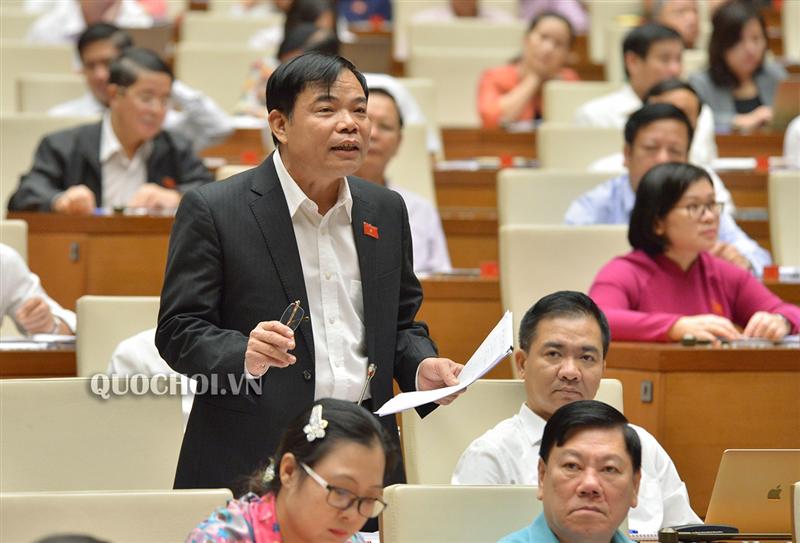 Bộ trưởng Bộ Nông nghiệp và Phát triển nông thôn Nguyễn Xuân Cường trả lời chất vấn của đại biểu Quốc hội