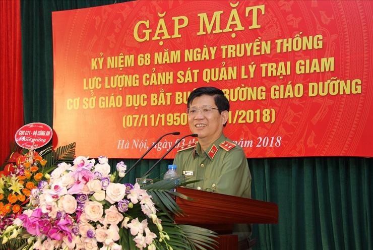 Thứ trưởng Nguyễn Văn Sơn phát biểu tại buổi gặp mặt.