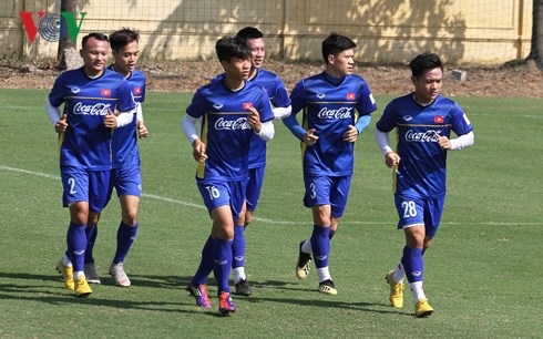 Đinh Thanh Trung (28) và Dương Thanh Hào (3) là những cầu thủ bị loại khi ĐT Việt Nam chốt danh sách dự AFF Cup 2018