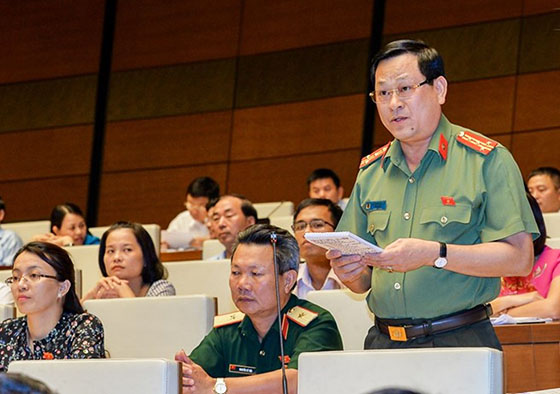 Đồng chí Đại tá Nguyễn Hữu Cầu, Giám đốc Công an tỉnh Nghệ An đã có nhiều dấu ấn đặc biệt trên cương vị đại biểu Quốc hội khóa XIV