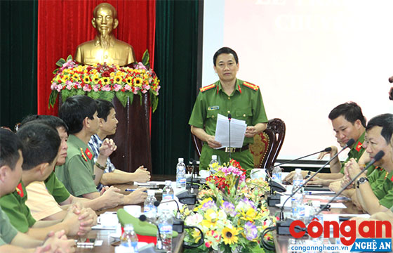 Đồng chí Đại tá Nguyễn Mạnh Hùng, Phó Giám đốc Công an tỉnh chỉ đạo Công an TP Vinh và các đơn vị liên quan tiếp tục đẩy mạnh tấn công, trấn áp tội phạm