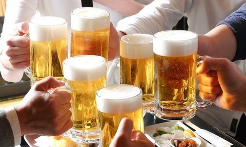 Uống rượu bia quá mức sẽ gây nhiều hệ lụy cho sức khỏe, kinh tế, gia đình và xã hội. Ảnh minh họa