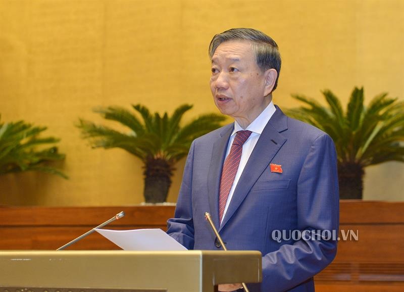 Bộ trưởng Bộ Công an Tô Lâm, thừa ủy quyền của Thủ tướng Chính phủ, trình bày Báo cáo công tác phòng ngừa, chống tội phạm và vi phạm pháp luật năm 2018