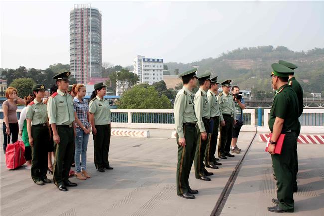 Cơ quan chức năng Việt Nam tiếp nhận nạn nhân bị mua bán do lực lượng Công an Trung quốc trao trả