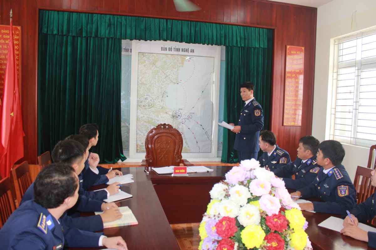 Một buổi họp chỉ đạo chuyên án của Đoàn đặc nhiệm PCMT số 2 Cảnh sát biển Việt Nam