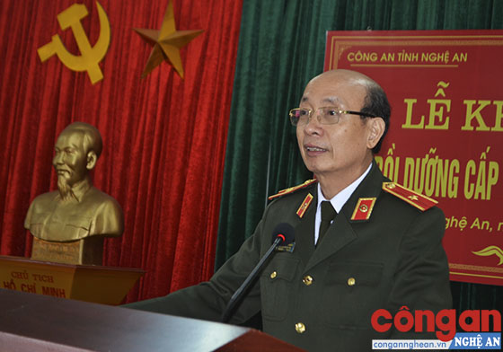 Thiếu tướng, Giáo sư, Tiến sỹ Nguyễn Quý Khoát, Phó Giám đốc Học viện An ninh nhân dân phát biểu tại buổi lễ