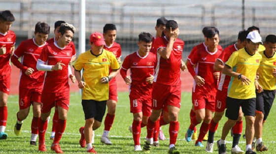 Các cầu thủ Việt Nam luyện tập tại Malaysia trưa ngày 9/12. Nguồn: bongdaplus.vn