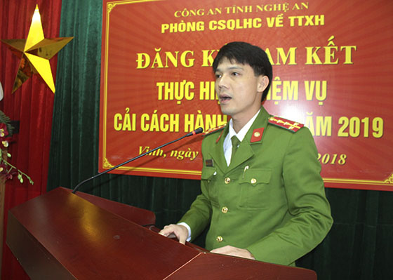 Đại úy Chu Chí Quốc, Đội  trưởng Đội Tham mưu thông báo cụ thể nhiệm vụ từng đội công tác.