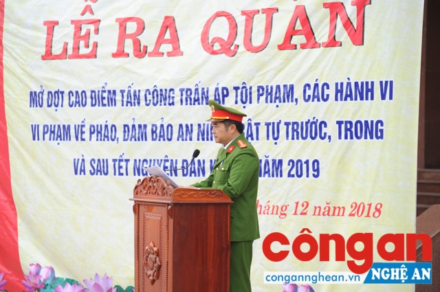 Đại tá Cao Tiến Mai, Trưởng Công an huyện Nam Đàn phát biểu chỉ đạo tại Lễ ra quân