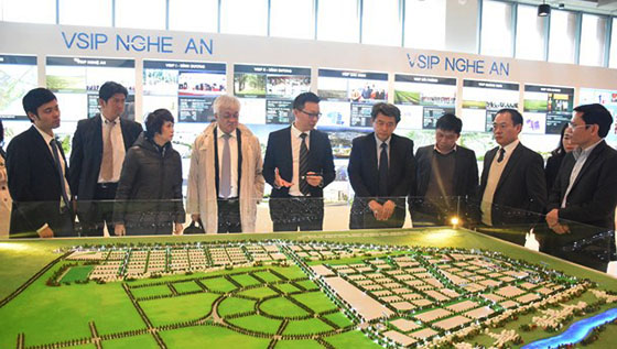 Tập đoàn Mitsubishi khảo sát mô hình để đầu tư Nhà máy Lắp ráp ôtô tại Nghệ An