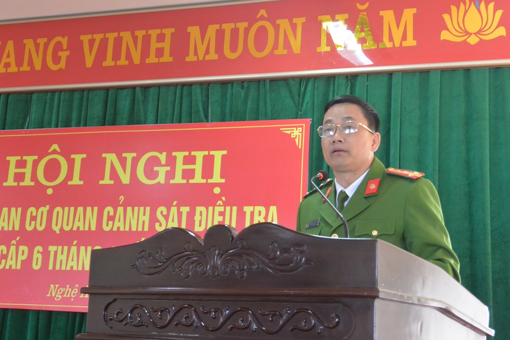 Đồng chí Đại tá Nguyễn Mạnh Hùng, Phó Giám đốc Công an tỉnh điều hành hội nghị