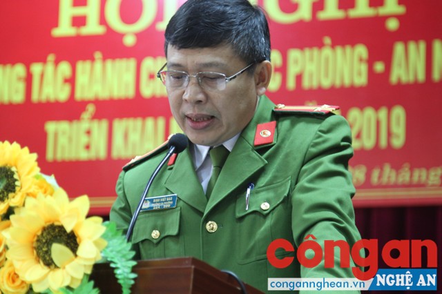  Trung tá Đinh Viết Bảo - Trưởng Công an phường Trung Đô trình bày báo cáo tổng kết công tác đảm bảo ANTT năm 2018