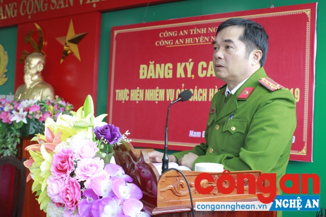 Đại tá Cao Tiến Mai, Trưởng Công an huyện Nam Đàn phát biểu chỉ đạo tại Hội nghị