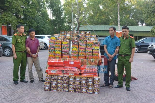 Phòng Cảnh sát Môi trường bắt giữ 2 đối tượng mua bán, vận chuyển gần 400 kg pháo nổ