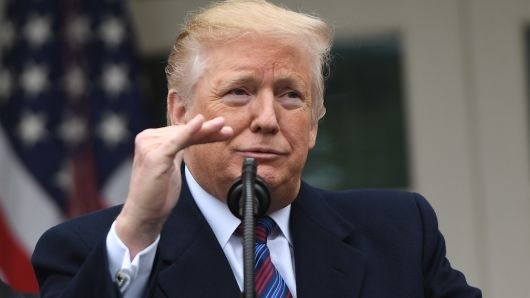 Tổng thống Mỹ Donald Trump phát biểu trước báo chí sau cuộc thảo luận với phe Dân chủ về việc xây dựng bức tường biên giới với Mexico hôm 4-1. Ảnh: Getty Images. 