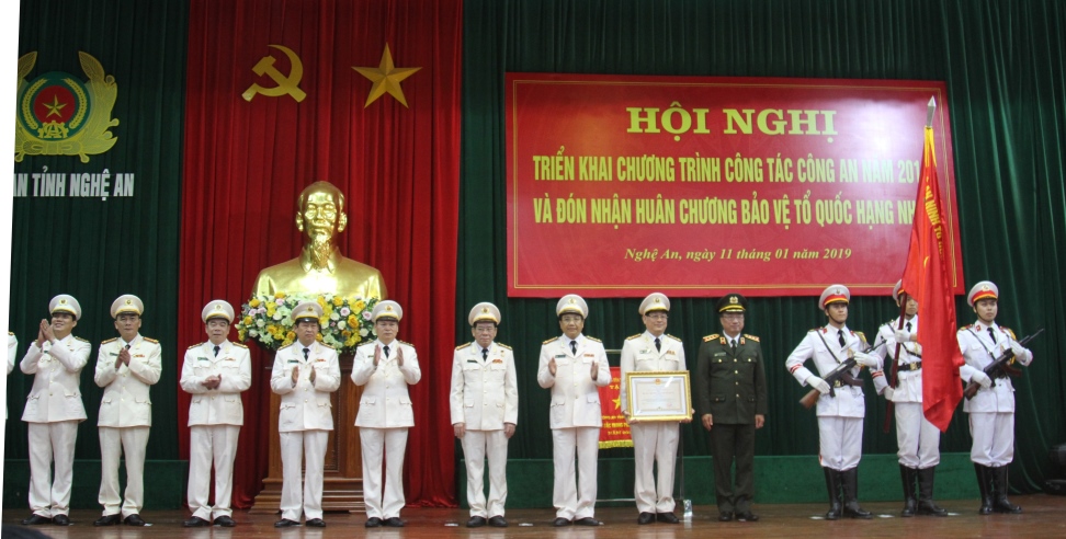 Công an tỉnh Nghệ An đón nhận danh hiệu Huân chương chiến công 