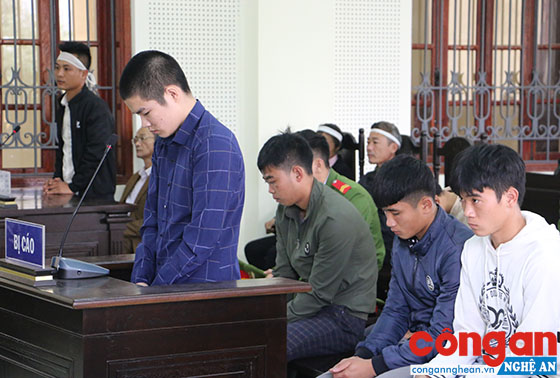 Nguyễn Văn Giang và các bị cáo tại tòa