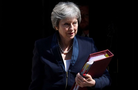Thủ tướng Anh Theresa May gặp nhiều khó khăn trong thuyết phục các nhà lập pháp ủng hộ Brexit. Ảnh Reuters.