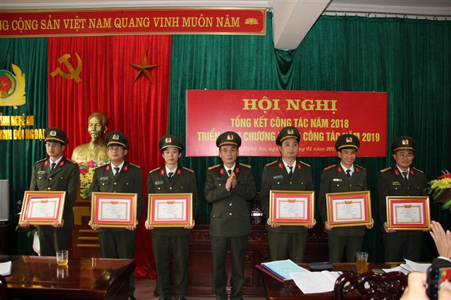 Đại tá Lê Xuân Hoài - Phó Giám đốc Công an tỉnh, danh hiệu Chiến sĩ thi đua cho CBCS