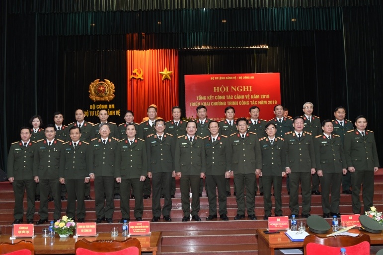 Thứ trưởng Nguyễn Văn Thành với các đại biểu dự Hội nghị.