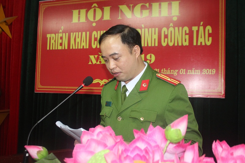 Thiếu tá Mai Đức Huân, Phó Trưởng phòng Cảnh sát Cơ động trình bày báo cáo kết quả công tác năm 2018 của đơn vị