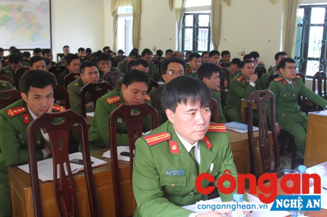Đồng chí Đại tá Lương Thế Lộc, Trưởng Công an huyện phát biểu tại Hội nghị