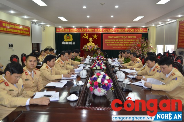Đồng chí Đại tá Nguyễn Đức Hải – Phó Giám đốc Công an tỉnh chủ trì Hội nghị Giao ban trực tuyến tại điểm cầu Nghệ An
