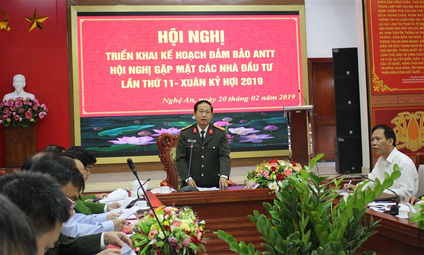 Đồng chí Đại tá Nguyễn Tiến Dần, Phó Trưởng ban thường trực Ban chỉ đạo đảm bảo ANTT Hội nghị, Phó giám đốc Công an tỉnh chủ trì Hội nghị