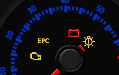 Ảnh minh họa: Khi xuất hiện cảnh báo đèn ắc-quy, chủ xe cần bình tĩnh kiểm tra để đảm bảo an toàn.
