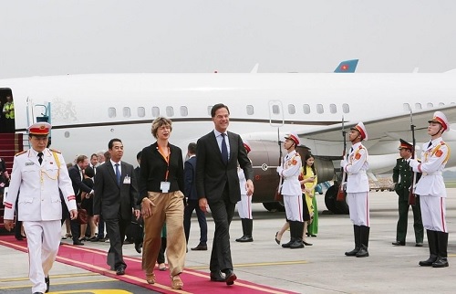 Thủ tướng Hà Lan Mark Rutte đến Sân bay Nội Bài, bắt đầu chuyến thăm chính thức Việt Nam.