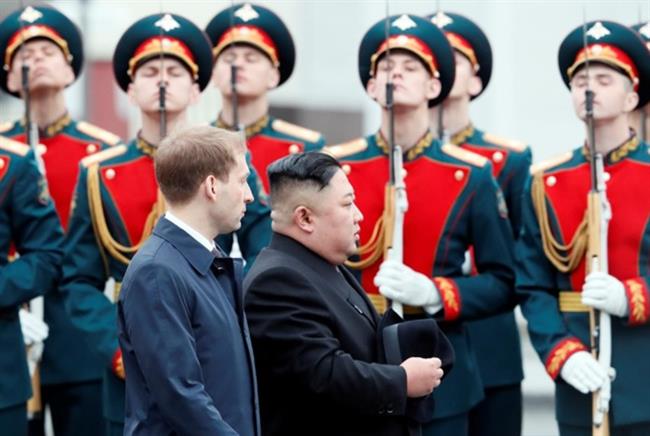 Nhà lãnh đạo Triều Tiên Kim Jong-un đến nhà ga tại thành phố Vladivostok, thành phố vùng Viễn Đông của Liên bang Nga. Ảnh: Reuters