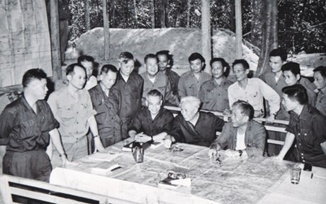 Cuối tháng 3/1975, đồng chí Lê Đức Thọ từ miền Bắc vào Nam cùng đồng chí Phạm Hùng và Đại tướng Văn Tiến Dũng thay mặt Bộ Chính trị trực tiếp chỉ đạo Chiến dịch giải phóng Sài Gòn