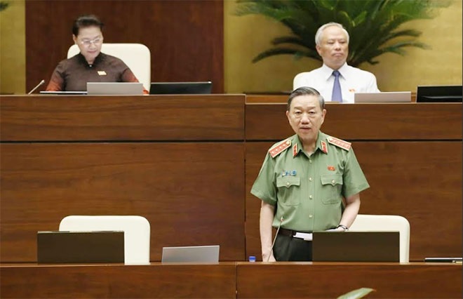 Bộ trưởng Bộ Công an Tô Lâm cho biết Luật Xuất cảnh, nhập cảnh của công dân Việt Nam được ban hành là sự cụ thể hóa Hiến pháp năm 2013.