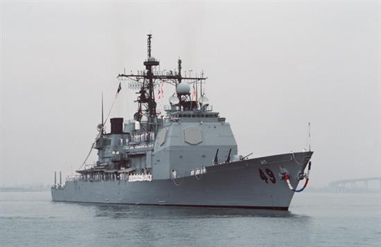 Tàu chiến USS Vincennes của Mỹ. Ảnh: US Navy