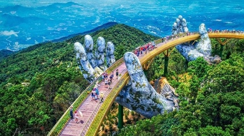 Cầu Vàng - một trong những điểm đến thu hút du khách tại Việt Nam. Ảnh: GT