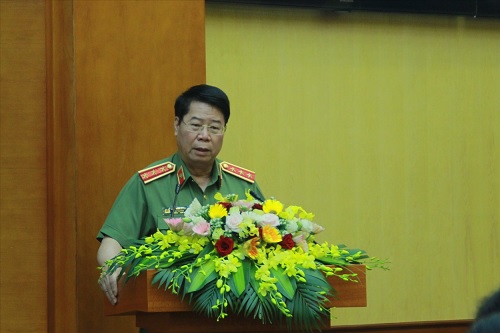 Thứ trưởng Bùi Văn Nam phát biểu tại Hội nghị.