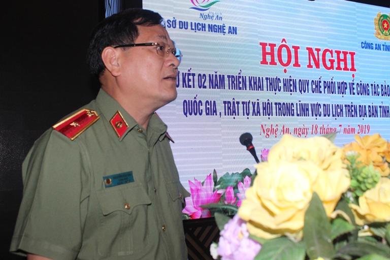 Đồng chí Thiếu tướng, PGS.TS Nguyễn Hữu Cầu, Giám đốc Công an tỉnh phát biểu kết luận Hội nghị