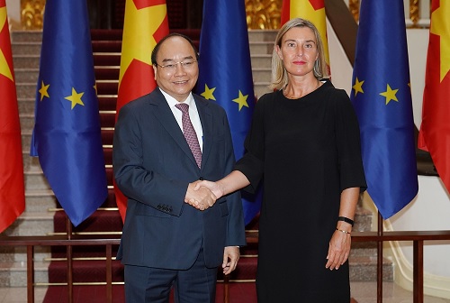 Thủ tướng Nguyễn Xuân Phúc đã tiếp Phó Chủ tịch Ủy ban châu Âu (EC), Đại diện cấp cao của Liên minh châu Âu (EU) về Chính sách đối ngoại và an ninh, bà Federica Mogherini