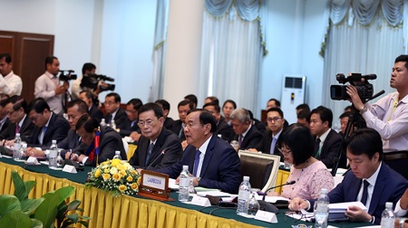 Đoàn Campuchia tại kỳ họp thứ 17 Ủy ban Hỗn hợp Việt Nam-Campuchia. Ảnh: VGP/Hải Minh