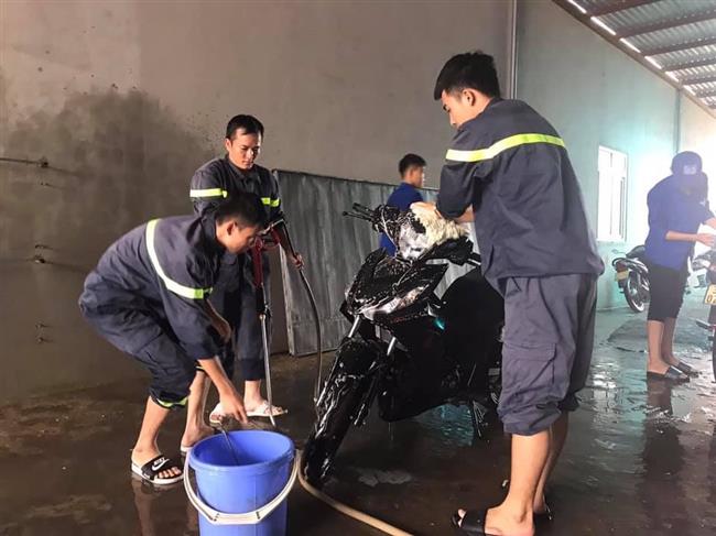 Đoàn thanh niên Phòng Cảnh sát PCCC&CNCH thực hiện chương trình                      rửa xe gây quỹ “Tiếp sức em đến trường” năm học 2019 - 2020