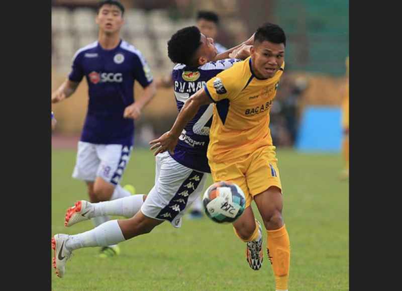 Dù rất nỗ lực nhưng các cầu thủ SLNA không thể ngăn được Hà Nội FC vô địch sớm 2 vòng đấu