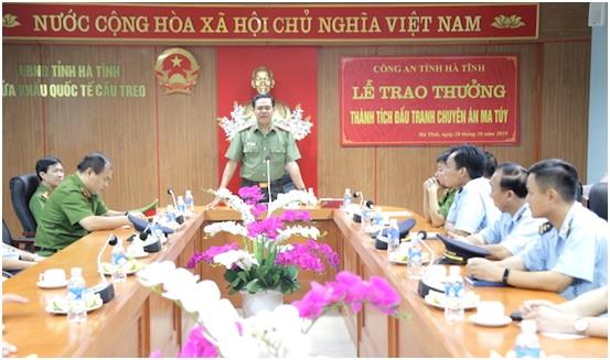 Đại tá Võ Trọng Hải – UVBTV Tỉnh uỷ, Giám đốc Công an tỉnh biểu dương lực lượng đánh án tại buổi lễ