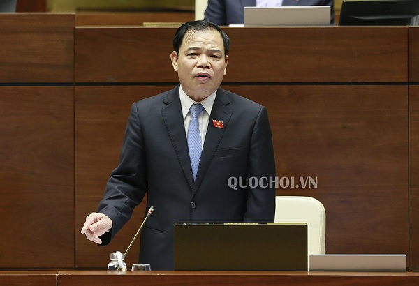 Bộ trưởng Bộ Nông nghiệp và Phát triển nông thôn Nguyễn Xuân Cường trả lời chất vấn của đại biểu