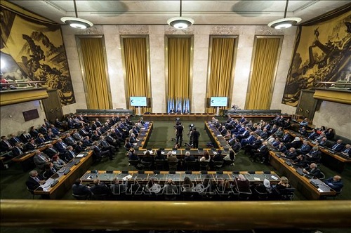 Toàn cảnh phiên họp của Ủy ban Hiến pháp Syria với sự tham dự của Đặc phái viên LHQ tại Syria Geir Pedersen ở Geneva, Thụy Sĩ ngày 30/10/2019. (Ảnh: AFP/TTXVN)