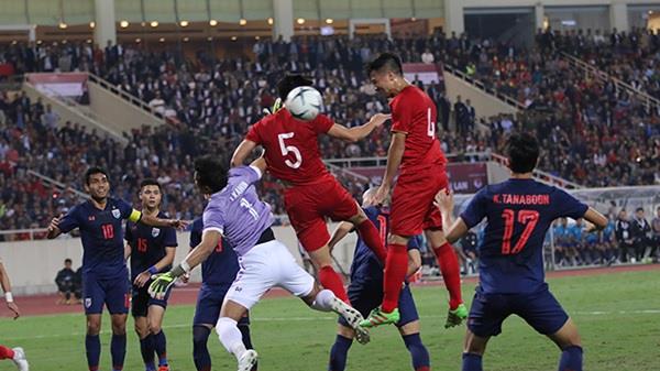 Lưới thủ môn Thái Lan đã 1 lần rung lên, nhưng bàn thắng không được công nhận cho các cầu thủ Việt Nam.