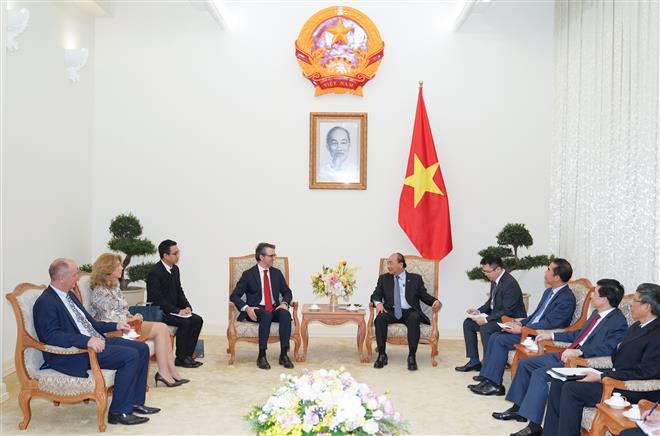 Thủ tướng Nguyễn Xuân Phúc tiếp Đại sứ, Trưởng phái đoàn EU tại Việt Nam - Ảnh: VGP/Quang Hiếu