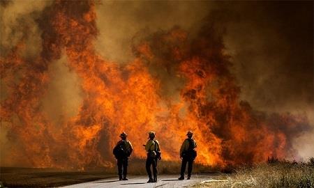 Biến đổi khí hậu khiến cháy rừng ở Mỹ thêm trầm trọng - Ảnh: AP