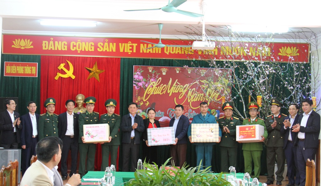Đồng chí Thái Thanh Quý, Bí thư Tỉnh uỷ thăm và chúc Tết tại huyện Quế Phong, Quỳ Châu